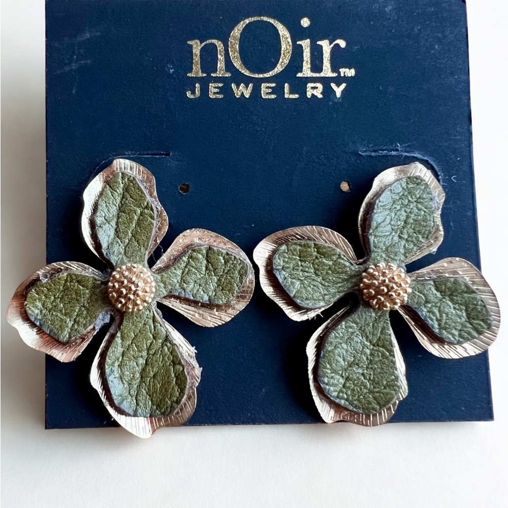 Noir Warm Gold & Green Flower Dogwood Blossom Leather-Like Earrings — Unused ✨